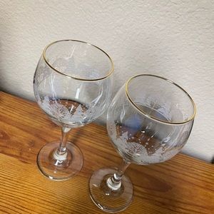 Pines by Lynn China 2 wine glasses globes gold trim 120z Etched Christmas.